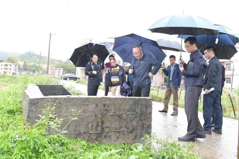 赖小卫率队到黄村镇督导检查工作